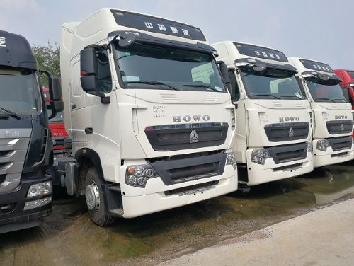 豪沃T7H国六危化品牵引车440马力厂家分期报价