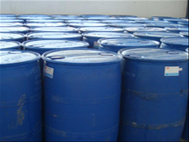 氨基硅油乳化剂AMM、AMH 【化学成分】多种表面活性剂复配而成 【类 型】非离子 【技术指标】 外 观:无色透明粘稠液体 pH值:5.0-7.0 ( 1% 水溶液) 水 分:1.0% 含 量:99% 【性能及特点】 1、本乳化剂易溶于水,具有优良的乳化、分散性能,特别适用于生产各种O/W型氨基硅油(氨值0.