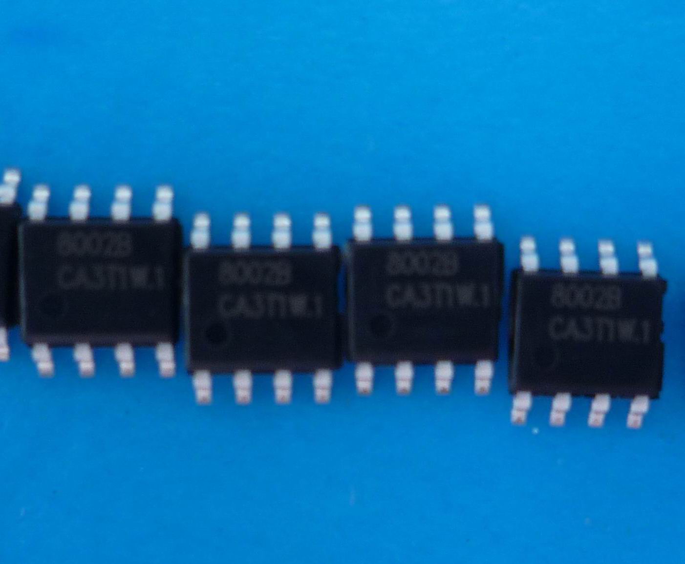 8002B是一颗带关断模式的音频功放IC。在5V输入电压下工作时,负载(3)上的平均功率为3W,且失真度不超过10%。而对于手提设备而言,当VDD作用于关断端时,SC4871A/B将会进入关断模式,此时的功耗极低,IQ仅为0.6uA。8002B是专为大功率、高保真的应用场合所设计的音频功放IC。所需外围元件少且在2.