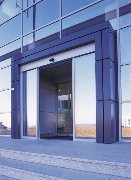 LG 推出智能家庭机器人 CLOiD家务轻松搞定！