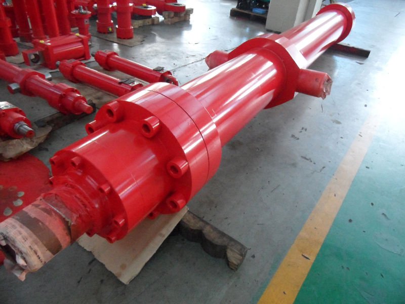 offshore submerged hydraulic cylinder