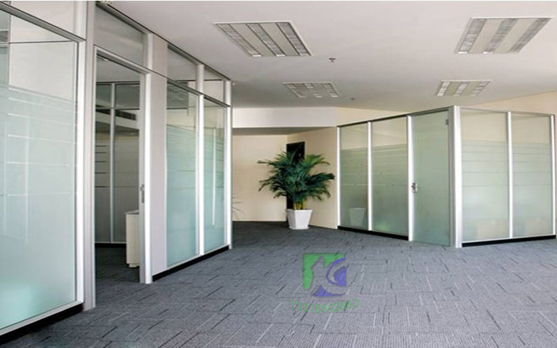 想知道玻璃隔断到底多少钱一平方米吗