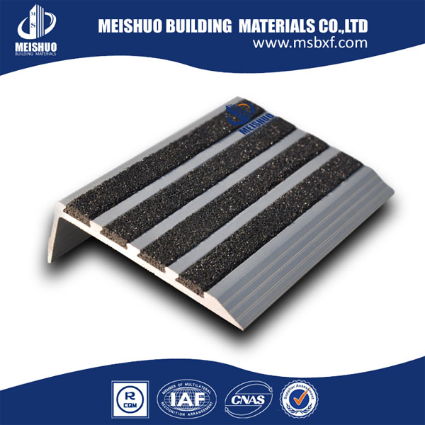 Aluminum Exterior stair nosing for concrete stairs